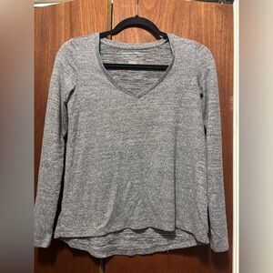 American Eagle Soft & Sexy Gray long sleeve v-neck
